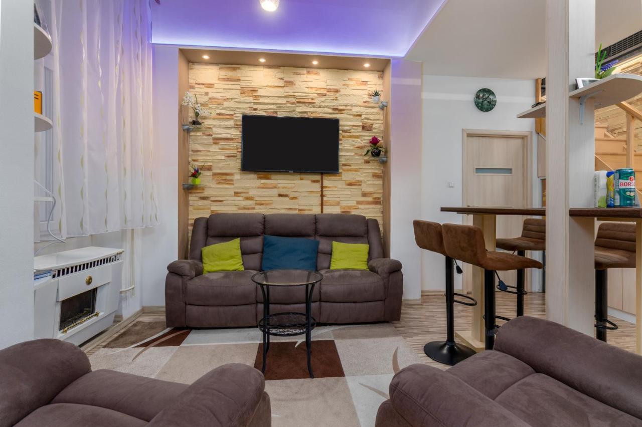 Fireworks Rakoczi - Free Parking - 3 Bedrooms - 2 Bathrooms Budapest Kültér fotó