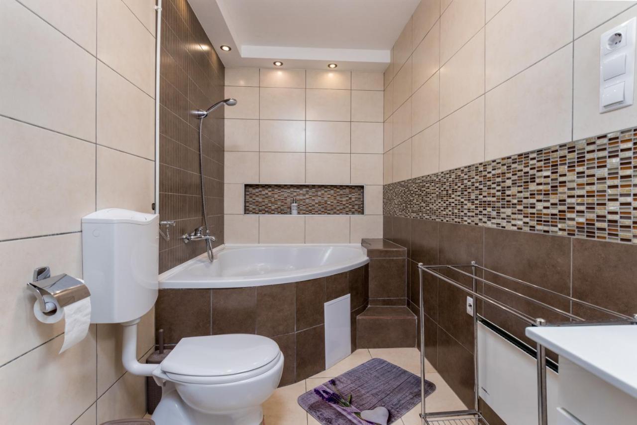 Fireworks Rakoczi - Free Parking - 3 Bedrooms - 2 Bathrooms Budapest Kültér fotó