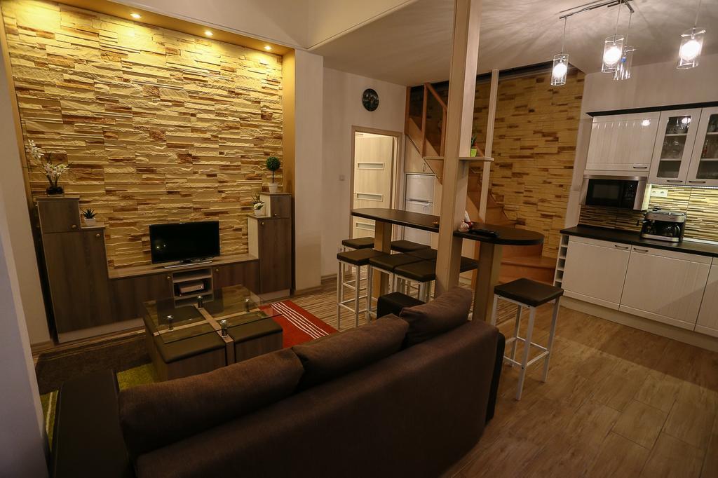 Fireworks Rakoczi - Free Parking - 3 Bedrooms - 2 Bathrooms Budapest Kültér fotó